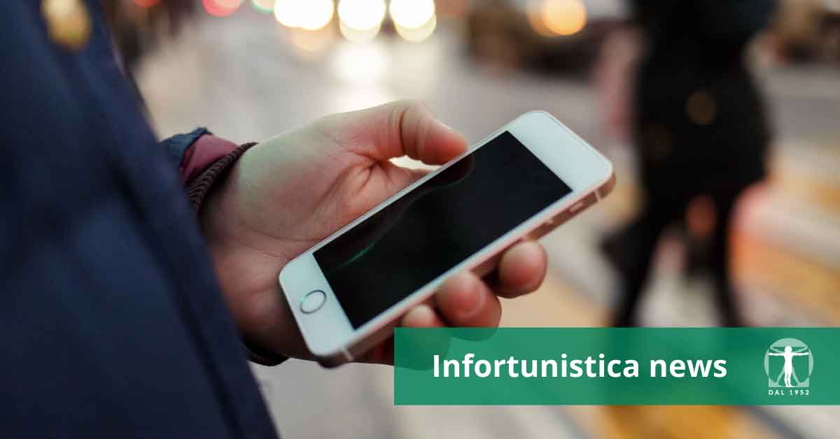 Chi attraversa la strada col cellulare ha torto | Infortunistica Tossani